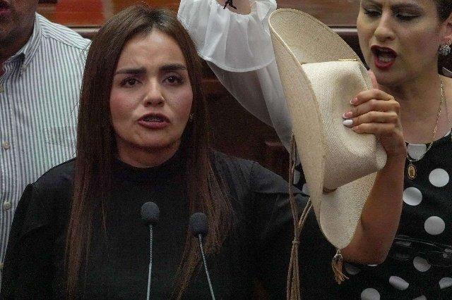 Grecia Quiroz solicita registro de marca de Carlos Manzo ante el IMPI
