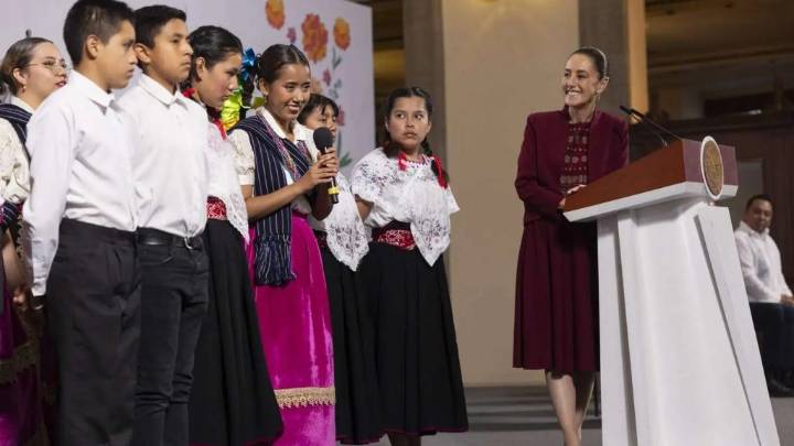 Vibró Palacio Nacional con lenguas originarias infantiles: Tenemos que abrazar a los jóvenes y darles opciones con cultura