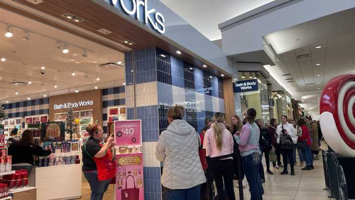 What Erie PA-area businesses saw early on Black Friday 2025