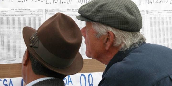 Nuevo sistema de pensiones en Colombia que promueve Petro podría generar problemas a quienes reciben dinero de los bancos