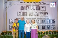 Rinde Tey en panteones homenaje a villalvarenses destacados