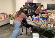 Distribuyen alimentos a familias inmigrantes