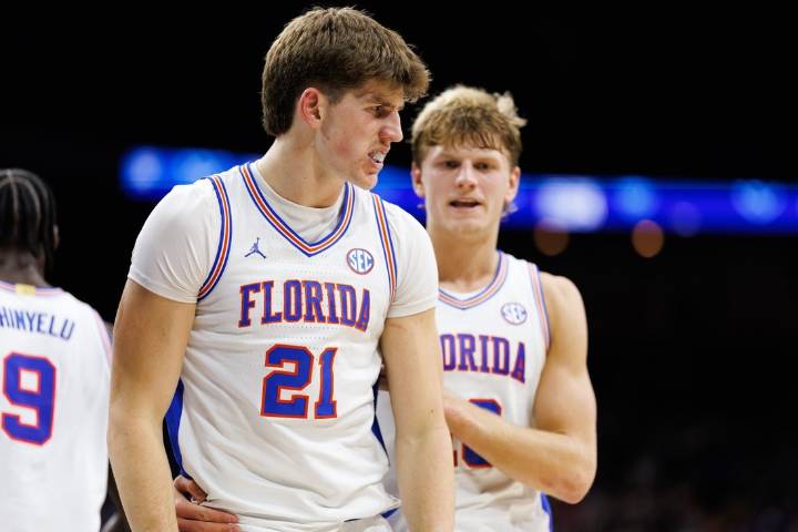 Deadspin | Alex Condon's 19 points help No. 10 Florida hand Miami 1st loss