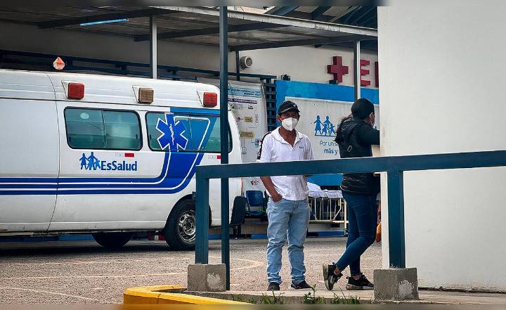 Viacrucis y resignación: afiliados de EsSalud mueren en el intento de ser atendidos