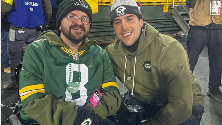 Green Bay Packers surprise Des Moines Army veteran with free tickets