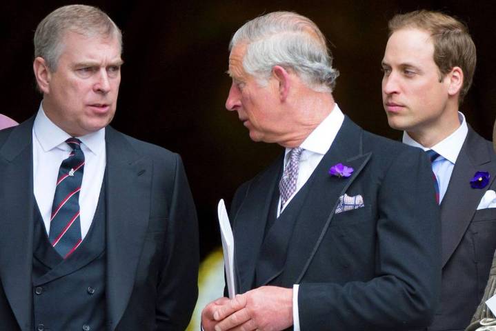 El rey Carlos hace oficial la humillación final a su hermano menor, Andrew