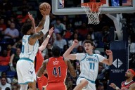 Deadspin | Late surge vs. Hornets gives Pelicans first win of season