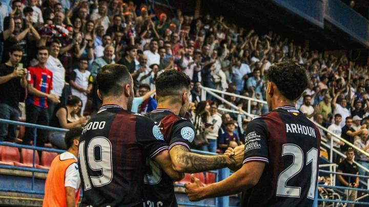 El Extremadura defiende el liderato ante el Estepona