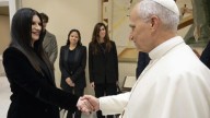 Laura Pausini regala una canción inédita a papa León XIV
