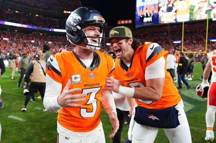 Broncos beat Chiefs 22-19 on Lutz's last-second field goal, extending win streak to 8 games