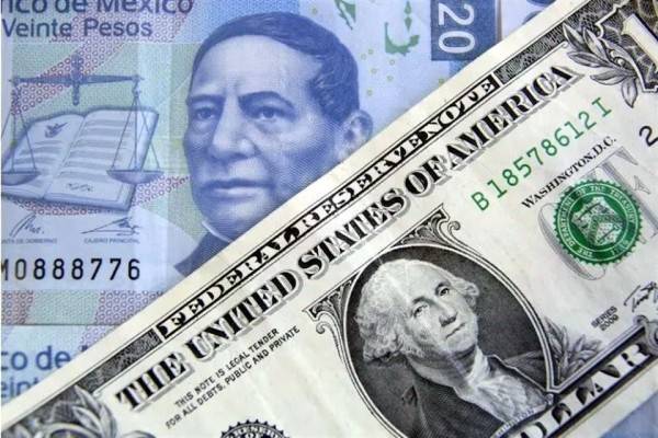 Cierra dólar en $18.48