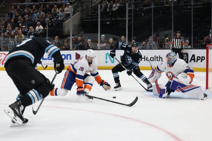 Deadspin | Isles' Matthew Schaefer youngest to score regular-season OT goal