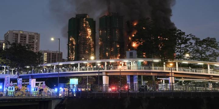 Incendio en Hong Kong: las autoridades confirmaron 36 muertos y buscan a casi 300 personas