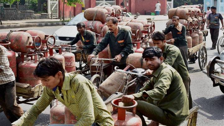 November LPG rate cut: Commercial cylinder prices cut up to Rs 6.5; domestic unchanged since April