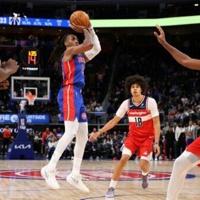 Pistons win streak hits seven on night of NBA thrillers