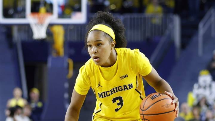Holloway scores 21 points, No. 13 Michigan women open with 100