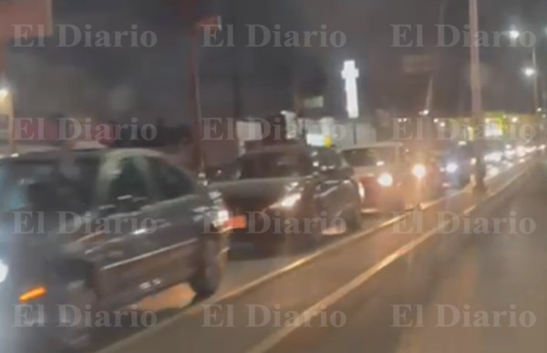 Video.- Choque sobre el puente Juan Escutia provoca embotellamiento