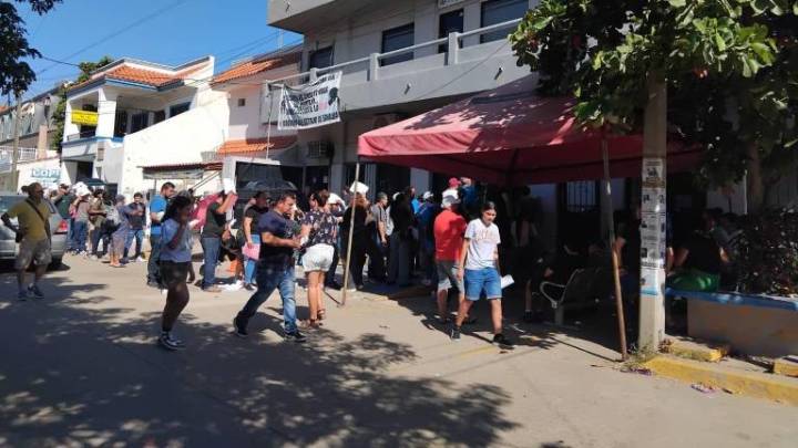 Luce concurrida en lunes de asueto la Delegación de Vialidad y Transporte del Estado, en Mazatlán