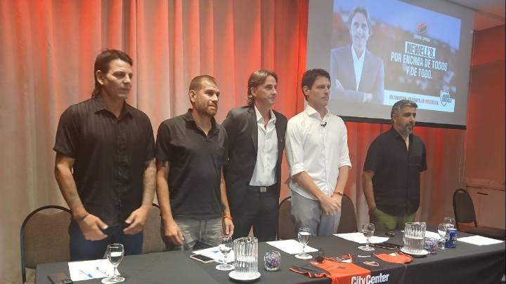 Julián González presentó a su equipo para el fútbol de Newell's con varios campeones