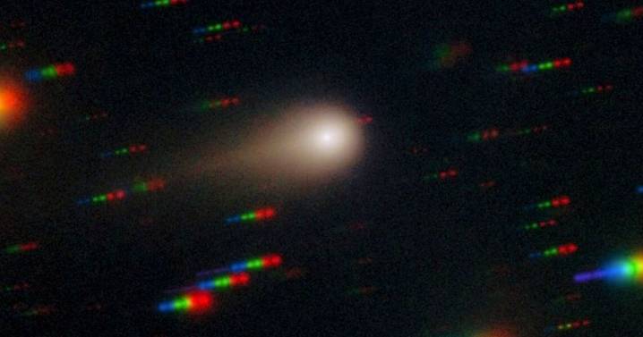 'Alien ship' releases 'seven jets' with 'glowing halo' as it nears sun