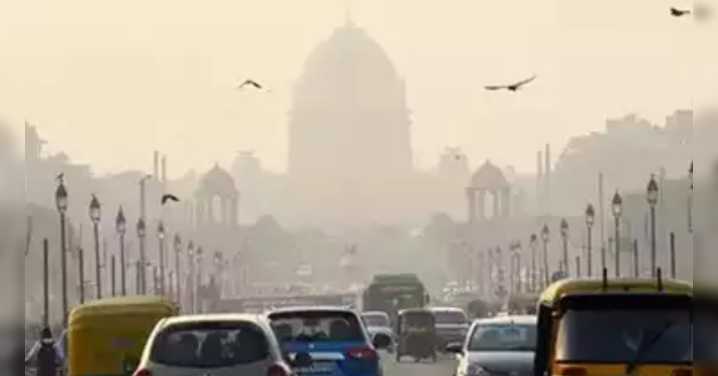 Delhi enters 'red zone' as pollution levels cross 400 mark, AQI 'severe'