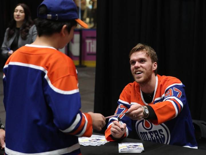Edmonton Oilers return to WEM for autograph signing Nov. 27 | Grande Prairie Daily Herald Tribune