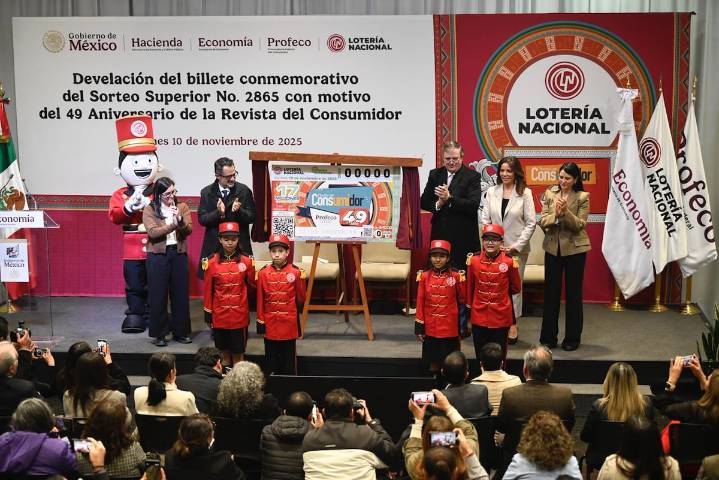 Celebran anivesario de la Revista del Consumidor con Billete de la Lotería Nacional