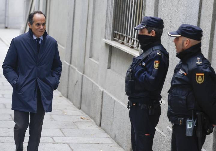 El exjefe de comunicación de Moncloa niega que difundiera el correo del novio de Ayuso