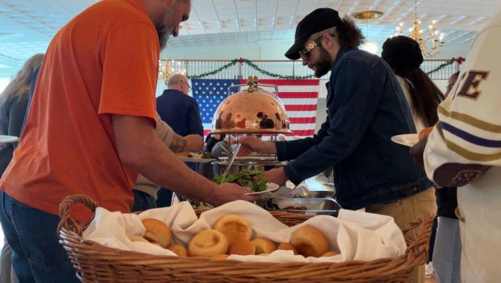 Aqua Turf Club hosts hundreds of veterans for community Thanksgiving meal