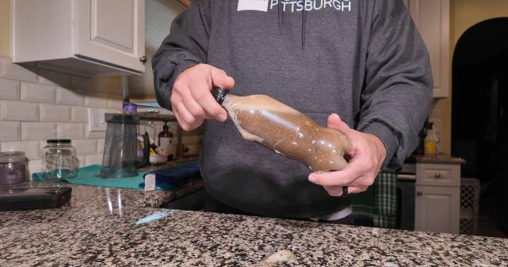 Knocking the color out of cola