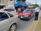Causa choque por alcance congestionamiento en la avenida principal de José María Morelos