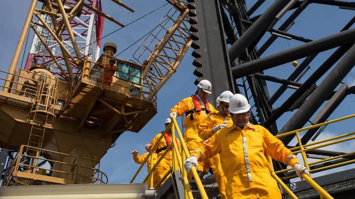 Al menos mil 500 trabajadores de Pemex inactivos por frente frío