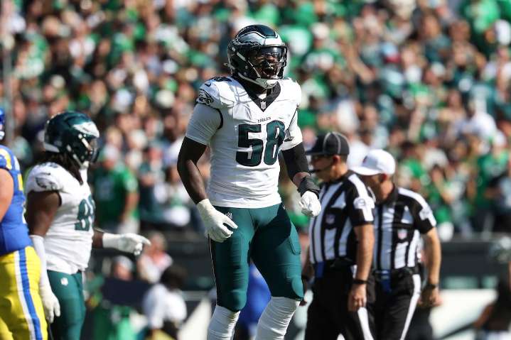 Eagles' Jalyx Hunt honors late Cowboys DE Marshawn Kneeland with cleats