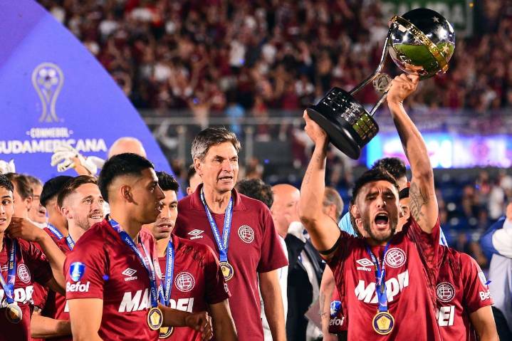 Tercera copa internacional. Lanús campeón, lejos de casa y contra un rival brasileño: una marca de por vida, una felicidad eterna