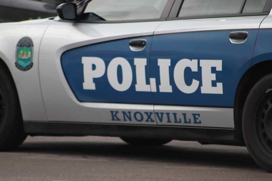 Teen boy shot in leg in Knoxville, police investigation underway