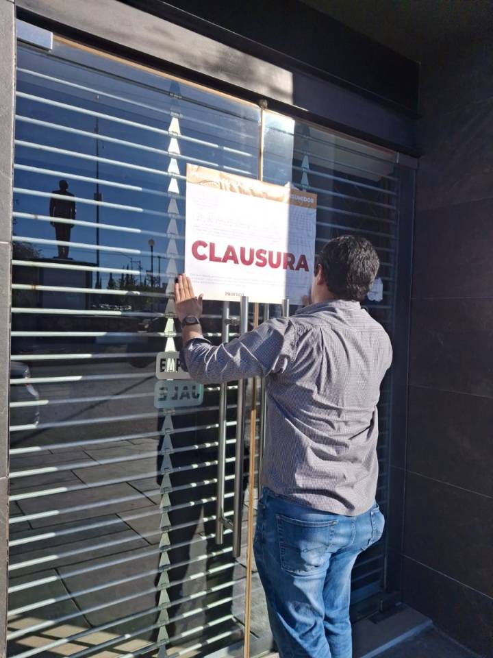 Profeco clausura y sanciona al grupo R-10 con casi medio millón de pesos por incumplir con la NOM