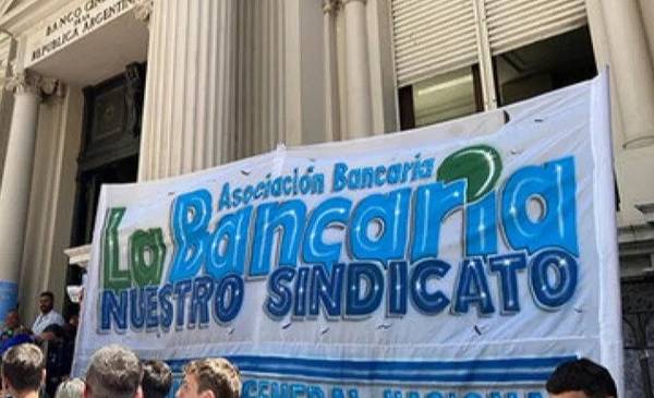 En línea con la inflación, bancarios acordaron nuevo aumento salarial