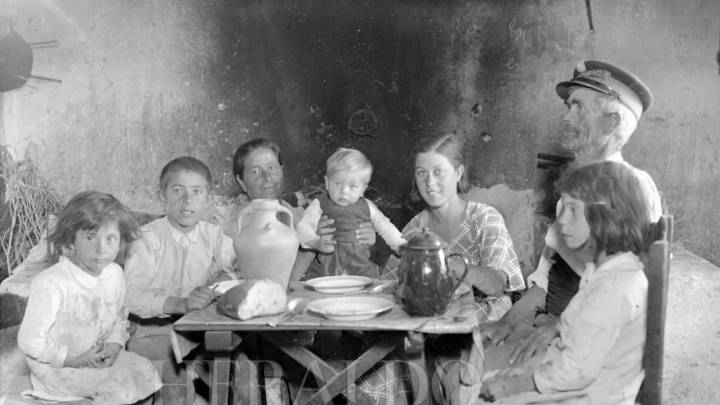 Peón caminero, un oficio muy duro en Zaragoza hace más de 100 años: seis pesetas al día
