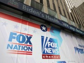 Influencers y redes inclinan el ecosistema mediático de EUa la derecha