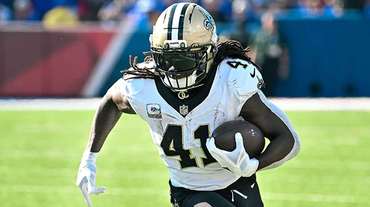 Saints’ Alvin Kamara misses practice before Dolphins game with multiple injuries