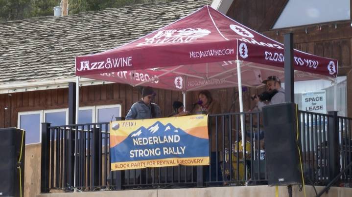 Music, food, dancing brings support after destructive Nederland fire