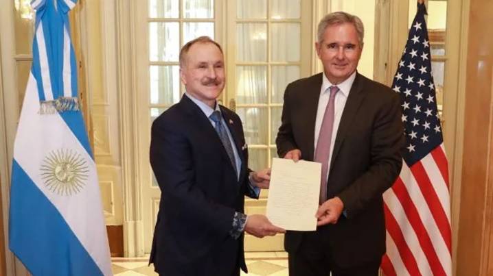 🇦🇷🇺🇸 Quirno recibió a Peter Lamelas: nuevo embajador de EE.UU. en Argentina y símbolo del eje Milei