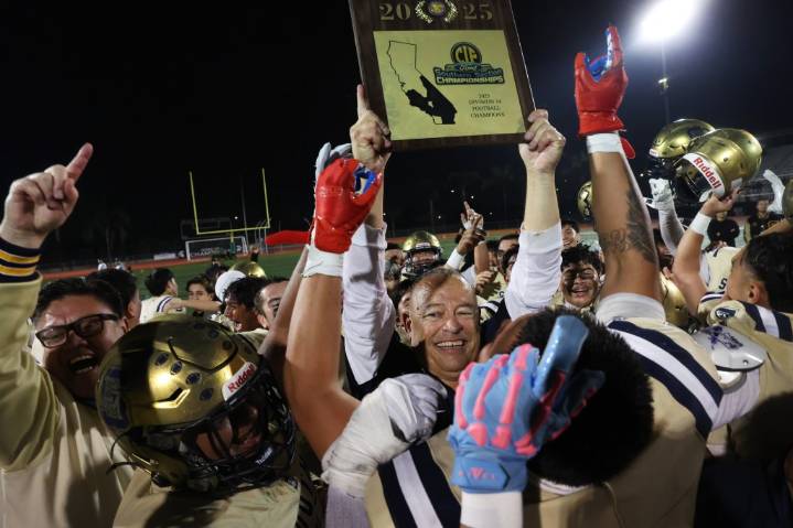 South El Monte scores in final minute to beat Pioneer for the Division 14 championship
