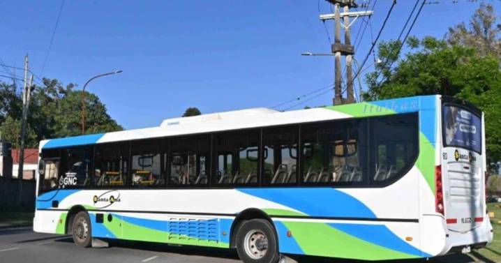 Prueba piloto del primer colectivo urbano a GNC