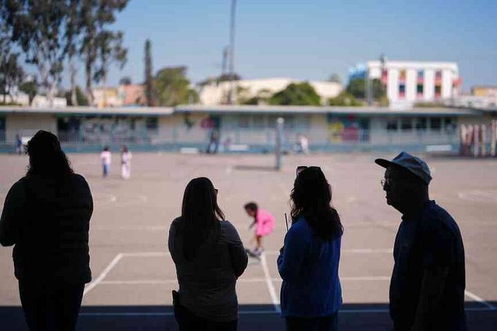 Enrollment of immigrant students in US plummets
