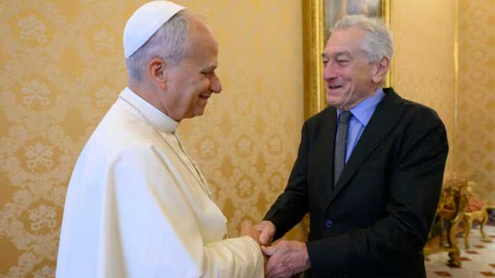 El Papa León XIV recibe a Robert De Niro en el Vaticano: «Es un placer conocerle»