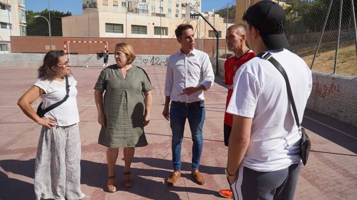 El PSOE plantea un plan para modernizar y regular el uso libre y responsable de las pistas deportivas en los barrios