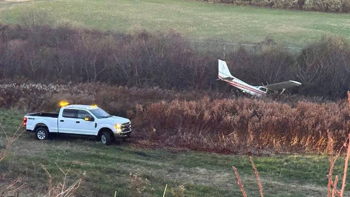 Plane goes off runway and down an embankment at Waterbury-Oxford Airport – NBC Connecticut