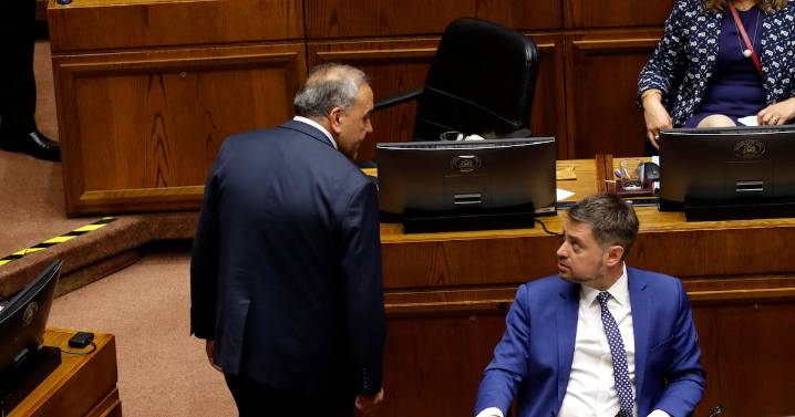 Espinoza anuncia querella contra Manouchehri: “Me imputa actos de corrupción que tendrá que demostrar en los tribunales”