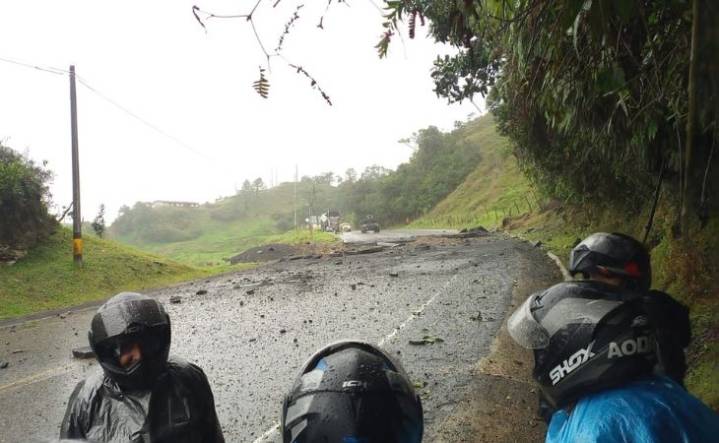Atentado en Yarumal: explosivos destruyen tramo de la vía Medellín